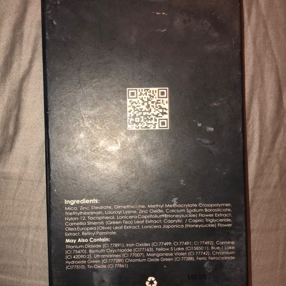 CAO Cosmetics smokey eyeshadow palette - Picture 4 of 5